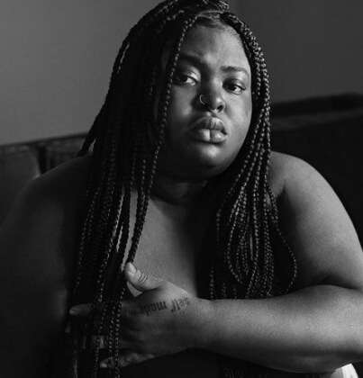В сети обсуждают модель plus-size в рекламе белья Calvin Klein