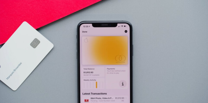 Apple Card меняет цвет в зависимости от покупок ее обладателя