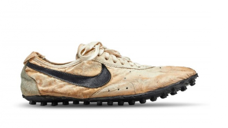 Коллекционер отдал за кроссовки Nike почти полмиллиона долларов