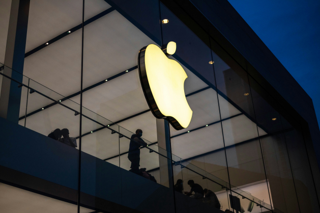 Apple обвинили в пропаганде нетрадиционных сексуальных отношений в России