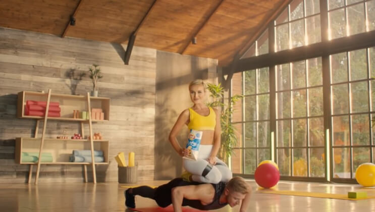 Полина Гагарина стала лицом новой рекламной кампании Lay's «Из печи»