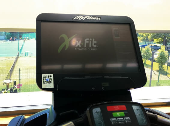 Подкасты «ВКонтакте» стали доступны клиентам фитнес-клубов X-Fit