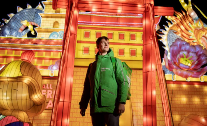 «Острый король креветок»: Delivery и AliExpress создали китайское меню в стиле Google Translate