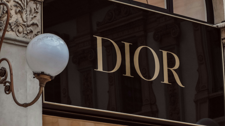 Dior и Prada отказались от аренды части бутиков в России