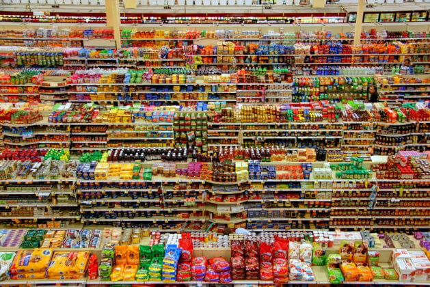 Продуктовые ретейлеры сократили площади в ключевых московских ТЦ
