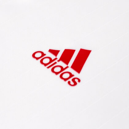 В аккаунте Adidas в Twitter появились расистские и антисемитские высказывания
