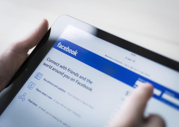 Милонов предложил задуматься о возможной блокировке Facebook