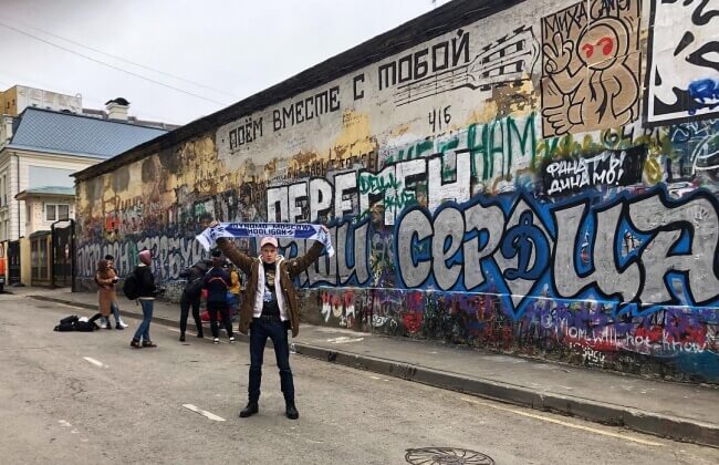 ФК «Динамо» устроил фотоконкурс на фоне клубного граффити на стене Цоя — рунет в бешенстве
