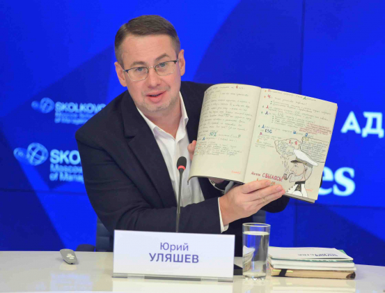 Художник Юрий Уляшев презентовал книгу-конспект о курсе Executive MBA