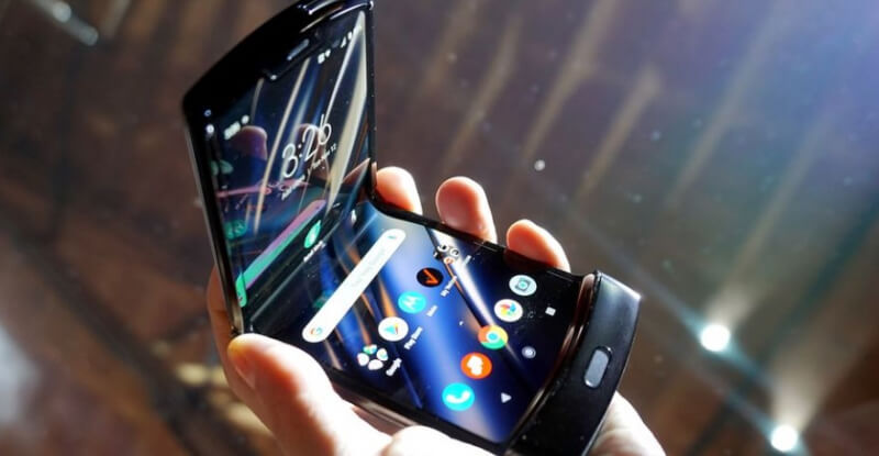Motorola выпустила новую «раскладушку» в 2019 году. За 100 тысяч рублей