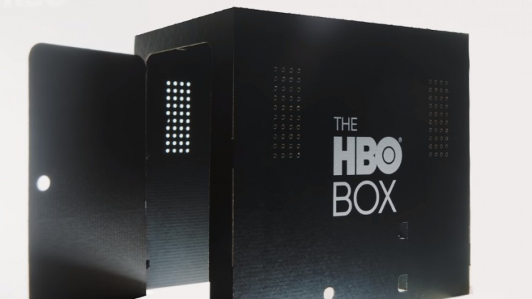 HBO представила рекламный ролик своего нового «девайса». Это картонная коробка